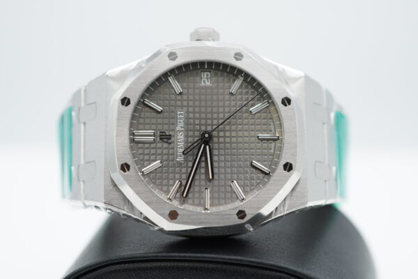 MINT Audemars PIGUET ROYAL OAK 15500ST GREY DIAL 41MM 2020 WARRANTY FULL SET - Image 10