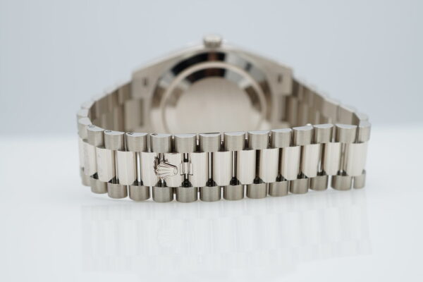 MINT Rolex 228239 DAY DATE 40 WHITE GOLD OLIVE GREEN ROMAN DIAL 2022 FULL SET - Image 7