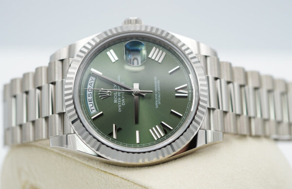 MINT Rolex 228239 DAY DATE 40 WHITE GOLD OLIVE GREEN ROMAN DIAL 2022 FULL SET - Image 10