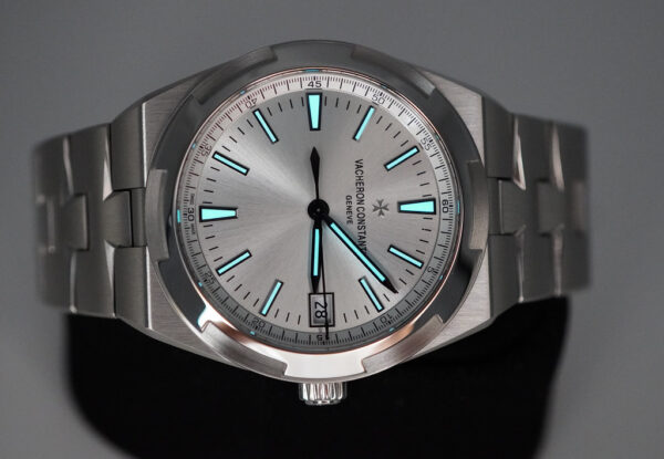 Vacheron CONSTANTIN OVERSEAS 4500V STAINLESS STEEL SILVER DIAL 2022 FULL SET - Image 11