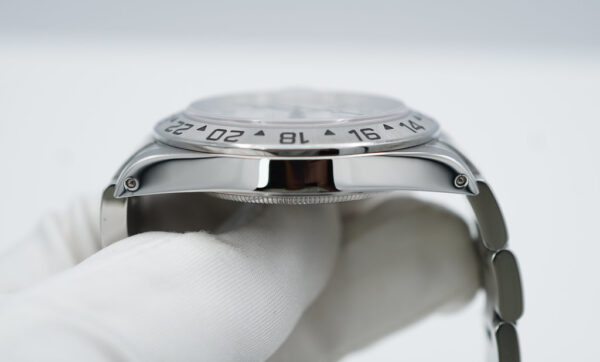 Rolex 16570 EXPLORER II 40MM POLAR WHITE DIAL LUG HOLES Y SERIAL FULL SET - Image 4