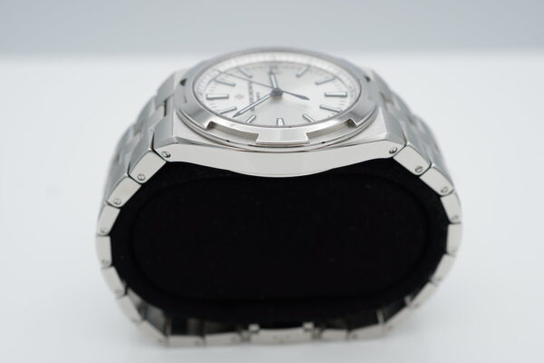 Vacheron CONSTANTIN OVERSEAS 4500V STAINLESS STEEL SILVER DIAL 2022 FULL SET - Image 4