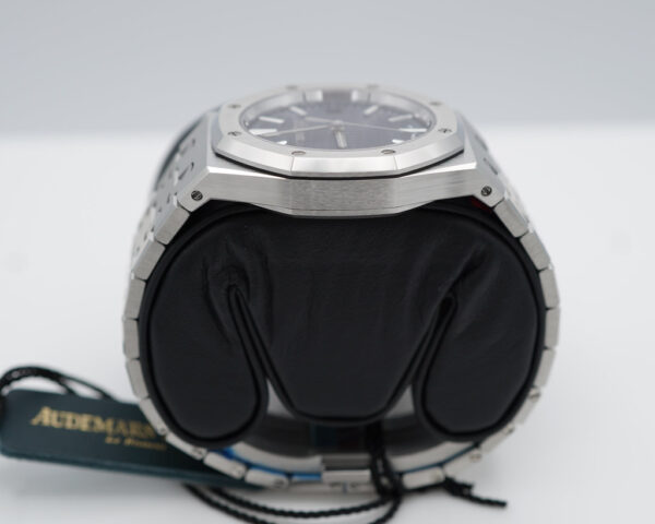 BRAND NEW Audemars PIGUET ROYAL OAK 15550ST BLUE DIAL 37MM 2023 COMPLETE SET - Image 4