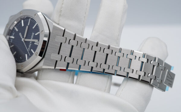 BRAND NEW Audemars PIGUET ROYAL OAK 15550ST BLUE DIAL 37MM 2023 COMPLETE SET - Image 6