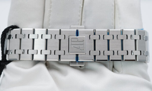 BRAND NEW Audemars PIGUET ROYAL OAK 15550ST BLUE DIAL 37MM 2023 COMPLETE SET - Image 7