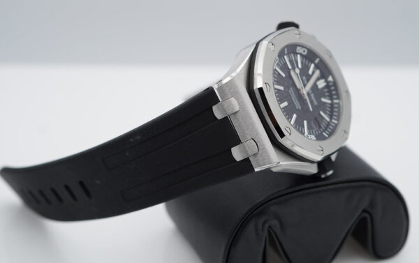 Audemars PIGUET ROYAL OAK OFFSHORE DIVER 15703ST AP SERVICED 2022 WARRANTY - Image 5