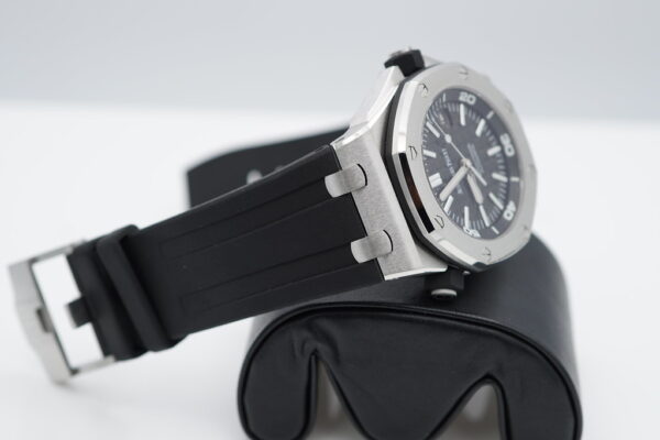 Audemars PIGUET ROYAL OAK OFFSHORE DIVER 15703ST AP SERVICED 2022 WARRANTY - Image 6