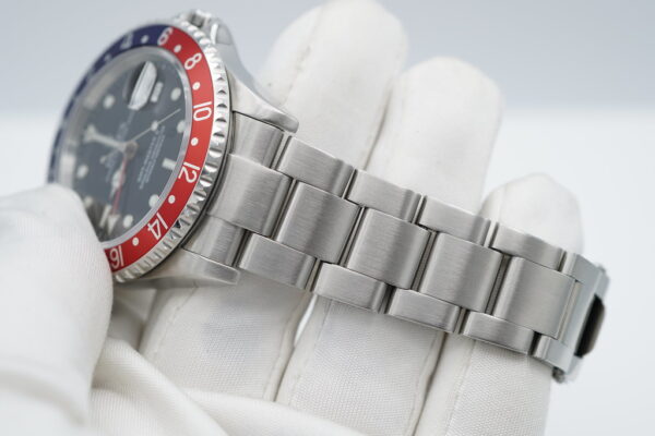 Rolex 16710 GMT MASTER II PEPSI Z SERIAL NO HOLES SEL SERVICED BOXES PAPERS - Image 5