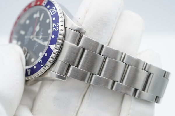 Rolex 16710 GMT MASTER II PEPSI Z SERIAL NO HOLES SEL SERVICED BOXES PAPERS - Image 6