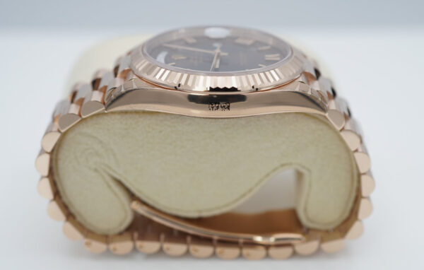 Rolex 228235 DAY DATE 40 ROSE GOLD CHOCOLATE ROMAN DIAL 2021 WARRANTY FULL SET - Image 4