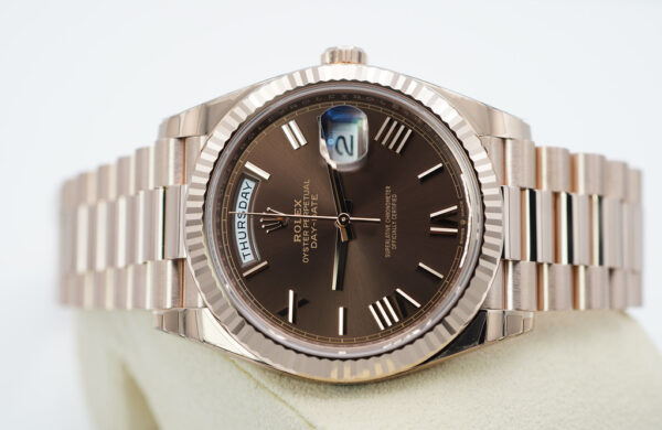 Rolex 228235 DAY DATE 40 ROSE GOLD CHOCOLATE ROMAN DIAL 2021 WARRANTY FULL SET - Image 10