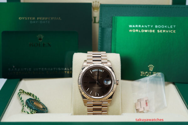 Rolex 228235 DAY DATE 40 ROSE GOLD CHOCOLATE ROMAN DIAL 2021 WARRANTY FULL SET - Image 2
