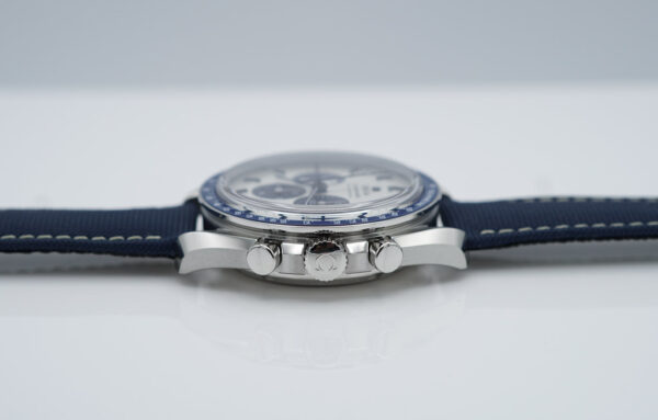 BRAND NEW Omega SPEEDMASTER SILVER SNOOPY AWARD 50TH ANNIVERSARY 2022 FULL SET - Image 3