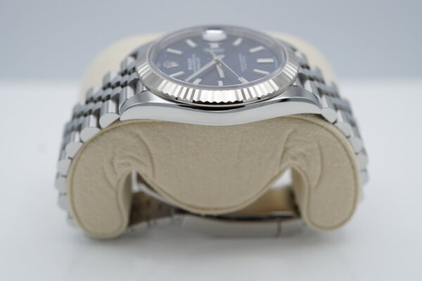Rolex 126334 DATEJUST 41 FLUTED BEZEL BLUE STICK DIAL JUBILEE WARRANTY FULL SET - Image 4
