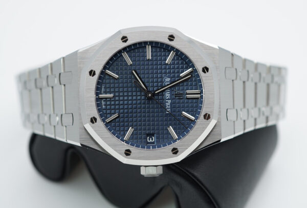 Audemars PIGUET ROYAL OAK 15500ST STAINLESS STEEL BLUE DIAL 41MM COMPLETE SET - Image 10