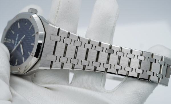 Audemars PIGUET ROYAL OAK 15500ST STAINLESS STEEL BLUE DIAL 41MM COMPLETE SET - Image 5