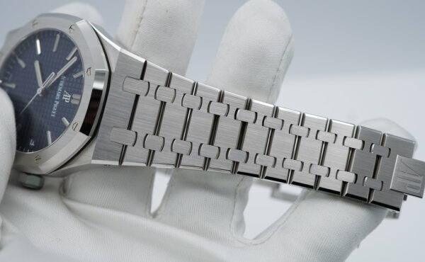 Audemars PIGUET ROYAL OAK 15500ST STAINLESS STEEL BLUE DIAL 41MM COMPLETE SET - Image 6