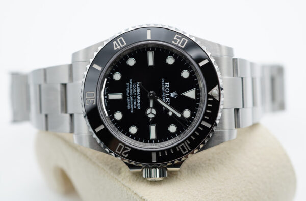 Rolex 124060 SUBMARINER NO DATE 41MM 2023 WARRANTY COMPLETE SET - Image 8