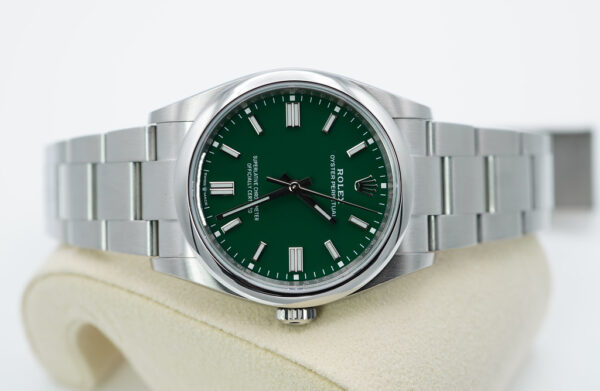 Rolex 126000 OYSTER PERPETUAL 36 GREEN DIAL 2021 COMPLETE SET - Image 9