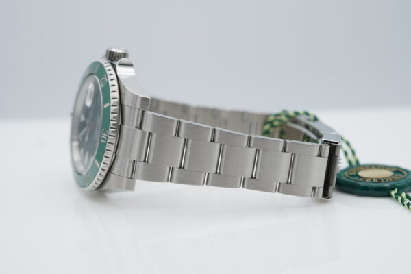 BRAND NEW Rolex 116610LV SUBMARINER HULK GREEN DIAL GREEN BEZEL 40MM 2020 COMPLETE SET - Image 5