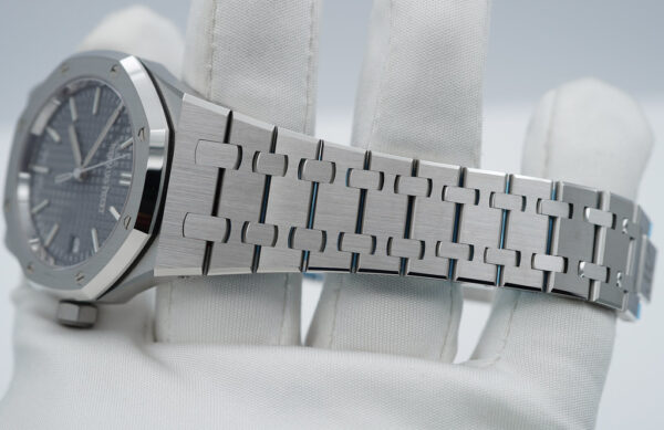 BRAND NEW Audemars PIGUET ROYAL OAK 15550ST GREY DIAL 37MM 2023 COMPLETE SET - Image 6