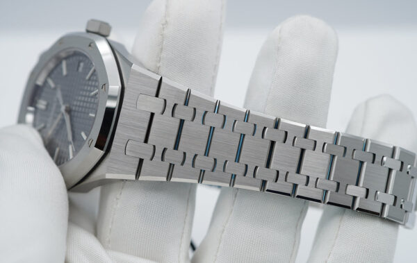 BRAND NEW Audemars PIGUET ROYAL OAK 15550ST GREY DIAL 37MM 2023 COMPLETE SET - Image 5