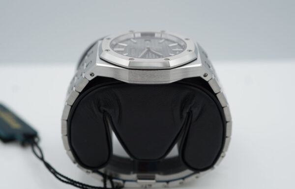 BRAND NEW Audemars PIGUET ROYAL OAK 15550ST GREY DIAL 37MM 2023 COMPLETE SET - Image 4