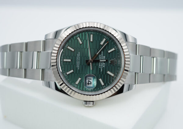 Rolex 126334 DATEJUST 41 FLUTED BEZEL MINT GREEN MOTIF DIAL 2023 COMPLETE SET - Image 8