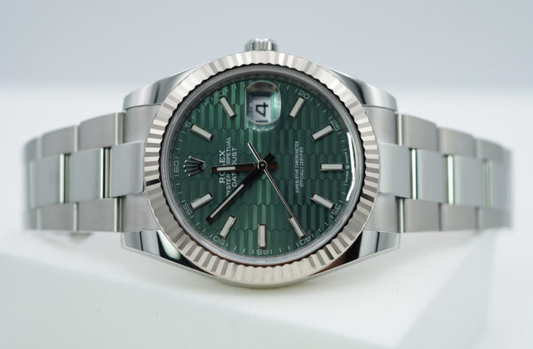 Rolex 126334 DATEJUST 41 FLUTED BEZEL MINT GREEN MOTIF DIAL 2023 COMPLETE SET - Image 9