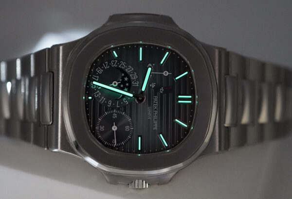Patek PHILIPPE 5712 STAINLESS STEEL NAUTILUS BLUE DIAL MOONPHASE 2018 FULL SET - Image 12