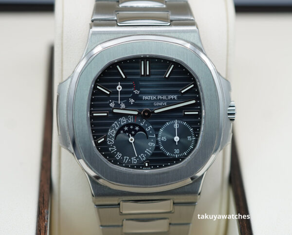 Patek PHILIPPE 5712 STAINLESS STEEL NAUTILUS BLUE DIAL MOONPHASE 2018 FULL SET