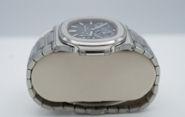 Patek PHILIPPE 5712 STAINLESS STEEL NAUTILUS BLUE DIAL MOONPHASE 2018 FULL SET - Image 4