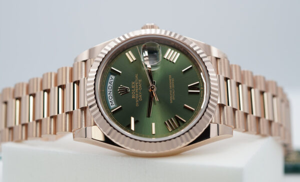 BRAND NEW Rolex 228235 DAY DATE 40 18K ROSE GOLD OLIVE GREEN ROMAN DIAL 2023 FULL SET - Image 10