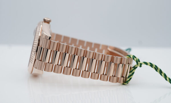 BRAND NEW Rolex 228235 DAY DATE 40 18K ROSE GOLD OLIVE GREEN ROMAN DIAL 2023 FULL SET - Image 5