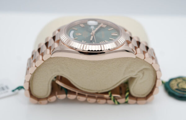 BRAND NEW Rolex 228235 DAY DATE 40 18K ROSE GOLD OLIVE GREEN ROMAN DIAL 2023 FULL SET - Image 4