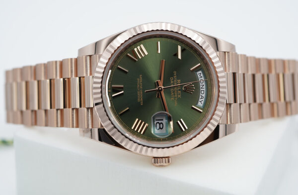 BRAND NEW Rolex 228235 DAY DATE 40 18K ROSE GOLD OLIVE GREEN ROMAN DIAL 2023 FULL SET - Image 9