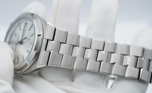 Vacheron CONSTANTIN OVERSEAS 4500V STAINLESS STEEL SILVER DIAL 2021 FULL SET - Image 5