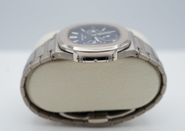 Patek PHILIPPE 5740/1G NAUTILUS PERPETUAL CALENDAR 18K WHITE GOLD BLUE DIAL - Image 4