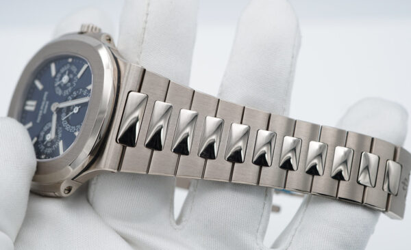 Patek PHILIPPE 5740/1G NAUTILUS PERPETUAL CALENDAR 18K WHITE GOLD BLUE DIAL - Image 5