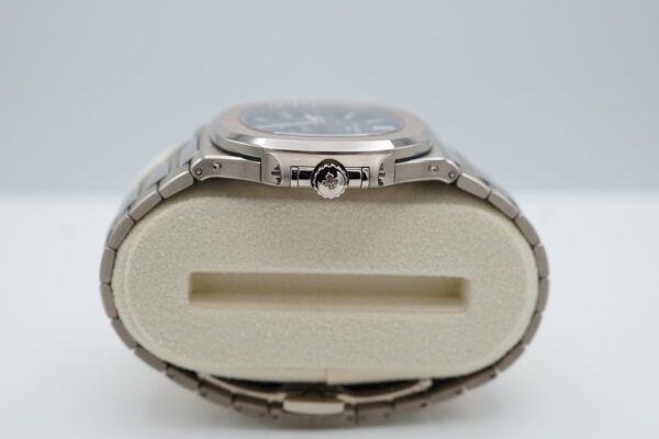 Patek PHILIPPE 5740/1G NAUTILUS PERPETUAL CALENDAR 18K WHITE GOLD BLUE DIAL - Image 3