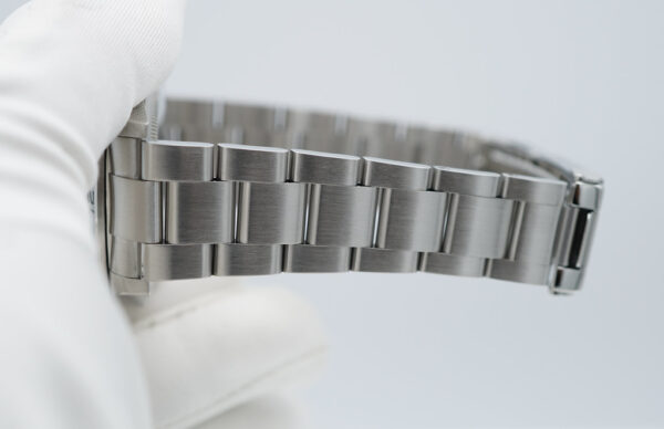 Rolex 16570 EXPLORER II 40MM POLAR DIAL 3186 MOVEMENT Z SERIAL BOXES PAPER - Image 9