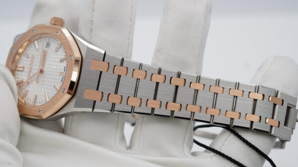 BRAND NEW Audemars PIGUET ROYAL OAK 77450SR PINK GOLD STEEL WHITE DIAL 34MM 2023 - Image 5