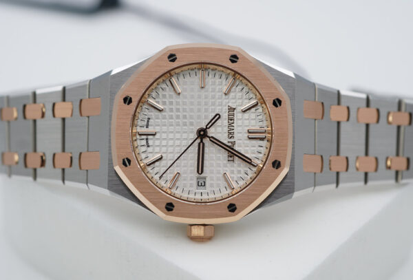 BRAND NEW Audemars PIGUET ROYAL OAK 77450SR PINK GOLD STEEL WHITE DIAL 34MM 2023 - Image 10