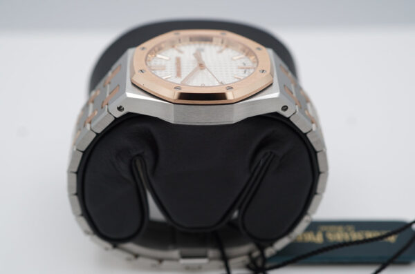 BRAND NEW Audemars PIGUET ROYAL OAK 77450SR PINK GOLD STEEL WHITE DIAL 34MM 2023 - Image 4