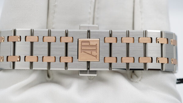 BRAND NEW Audemars PIGUET ROYAL OAK 77450SR PINK GOLD STEEL WHITE DIAL 34MM 2023 - Image 7
