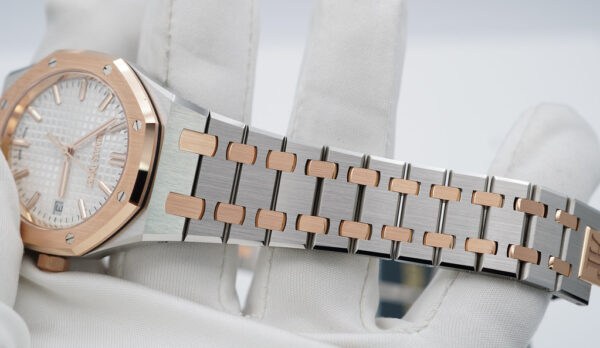 BRAND NEW Audemars PIGUET ROYAL OAK 77450SR PINK GOLD STEEL WHITE DIAL 34MM 2023 - Image 6