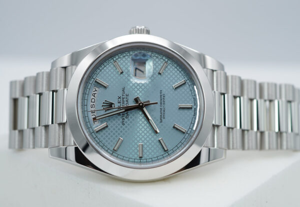 Rolex 228206 DAY DATE 40 PLATINUM ICE BLUE DIAGONAL MOTIF DIAL COMPLETE SET - Image 10
