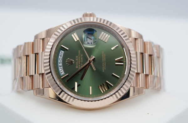 BRAND NEW Rolex 228235 DAY DATE 40 ROSE GOLD OLIVE GREEN ROMAN DIAL 2023 COMPLETE SET - Image 10
