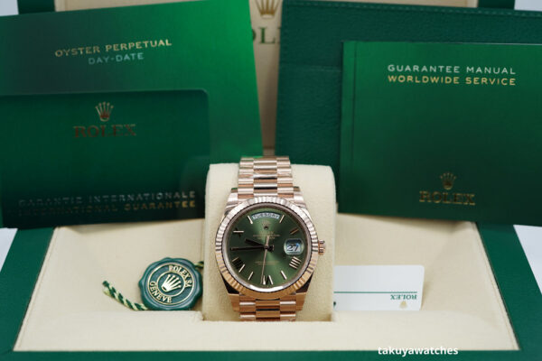 BRAND NEW Rolex 228235 DAY DATE 40 ROSE GOLD OLIVE GREEN ROMAN DIAL 2023 COMPLETE SET - Image 2