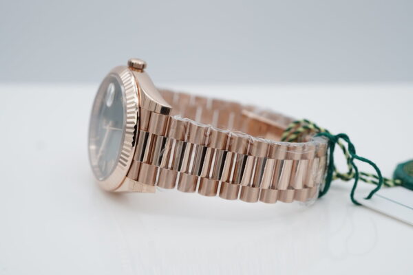 BRAND NEW Rolex 228235 DAY DATE 40 ROSE GOLD OLIVE GREEN ROMAN DIAL 2023 COMPLETE SET - Image 5